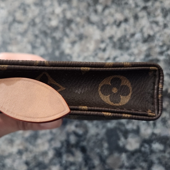 Louis Vuitton Poche Toilette 15 (Toiletry 15) - Picture 3 of 8